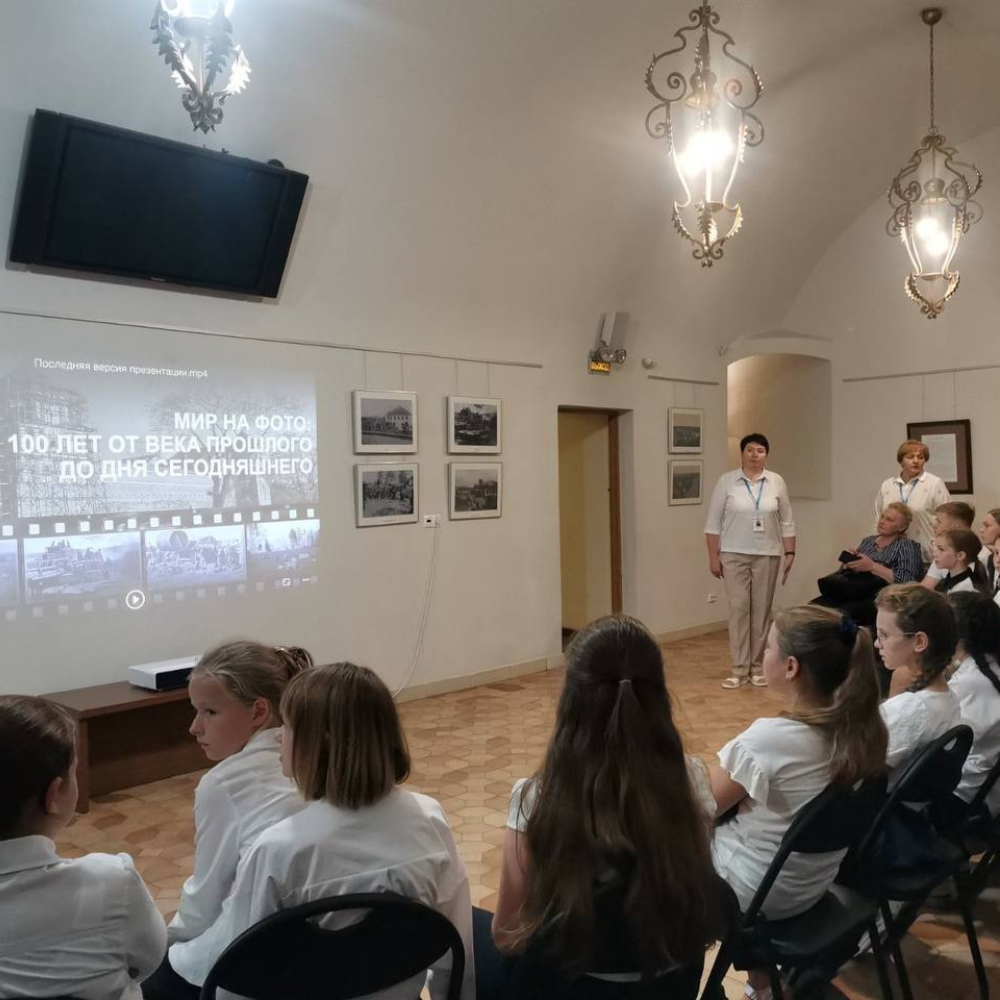 Презентация фотовыставки учащимся ГУО «Средняя школа г.п.Мир им. А.И.Сташевской»