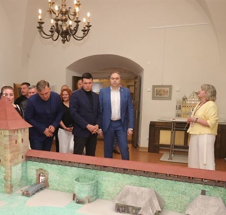 Делегация Калининградской области посетила Замковый комплекс «Мир»